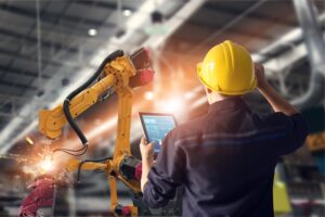 ベテランの猛反発を覆し、工場の紙帳票をゼロにする現場DXの進め方と3つの成功事例